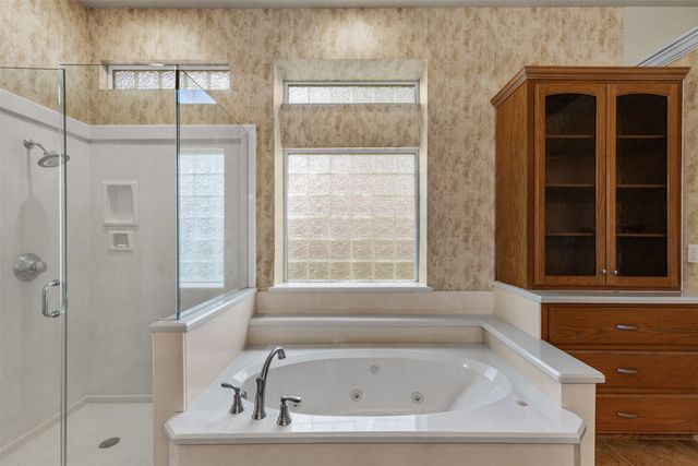 5809 Nutcracker Drive, Granbury, TX 76049