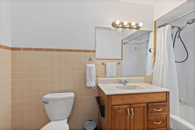 1111 N Harlem Avenue 2A, Oak Park, IL 60302