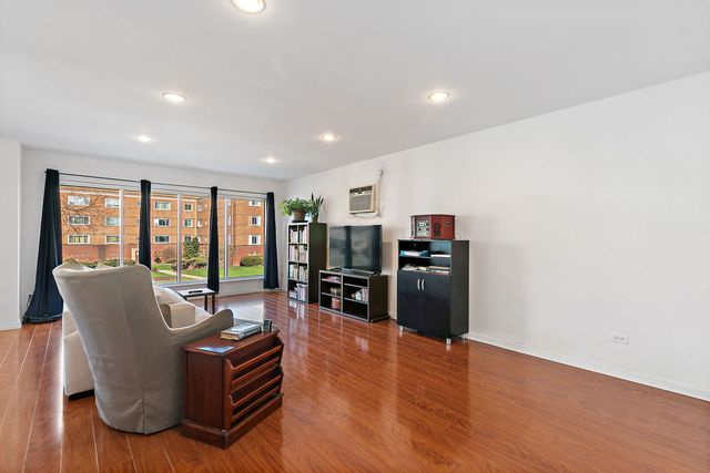 1111 N Harlem Avenue 2A, Oak Park, IL 60302