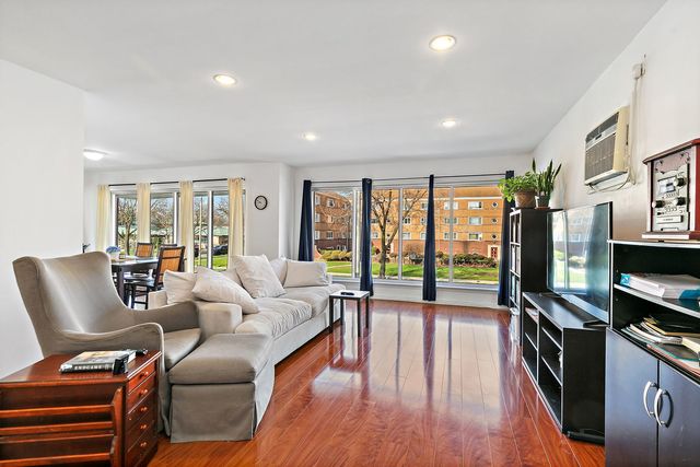 1111 N Harlem Avenue 2A, Oak Park, IL 60302