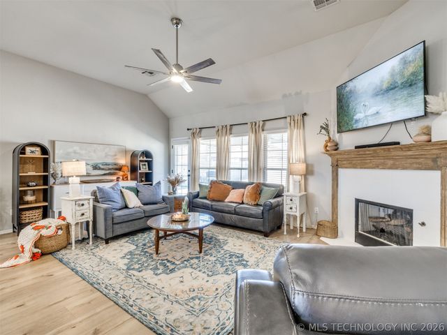 2604 W Pensacola Street, Broken Arrow, OK 74011