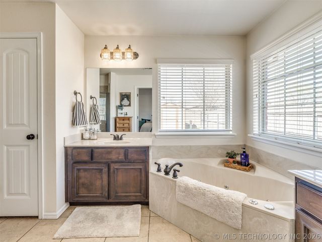 2604 W Pensacola Street, Broken Arrow, OK 74011