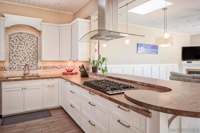 2154 Manchester Avenue, Cardiff By The Sea, CA 92007