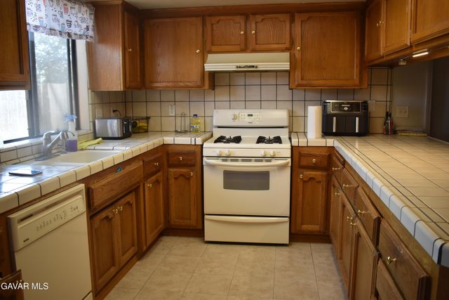 8873 Holly Avenue, California City, CA 93505