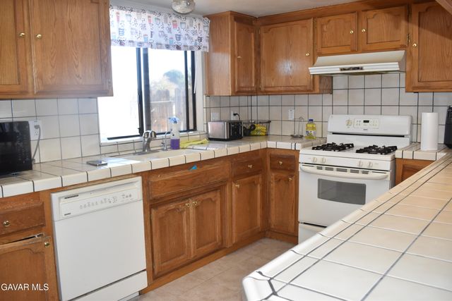 8873 Holly Avenue, California City, CA 93505
