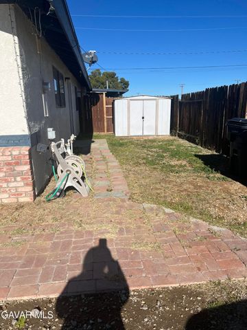 8873 Holly Avenue, California City, CA 93505