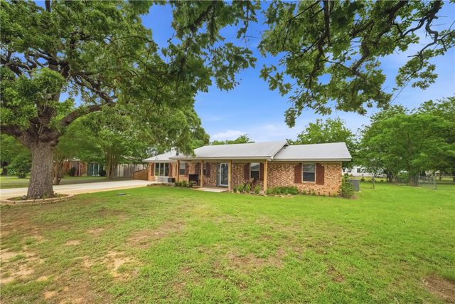 415 West Decherd Street, Franklin, TX 77856