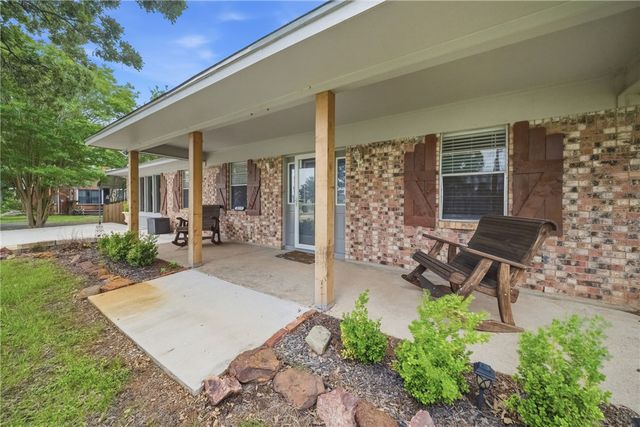 415 West Decherd Street, Franklin, TX 77856