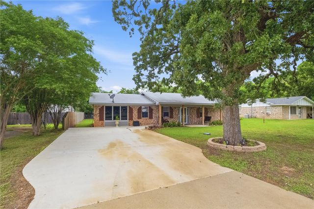 415 West Decherd Street, Franklin, TX 77856