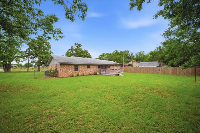 415 West Decherd Street, Franklin, TX 77856
