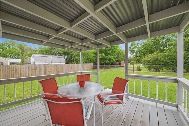 415 West Decherd Street, Franklin, TX 77856