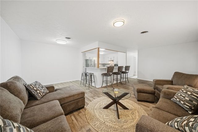 415 West Decherd Street, Franklin, TX 77856