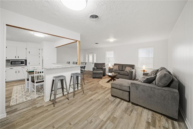 415 West Decherd Street, Franklin, TX 77856