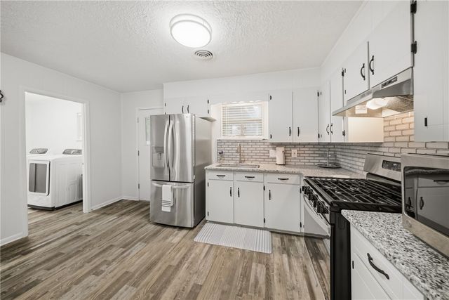 415 West Decherd Street, Franklin, TX 77856