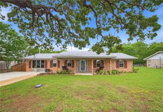 415 West Decherd Street, Franklin, TX 77856