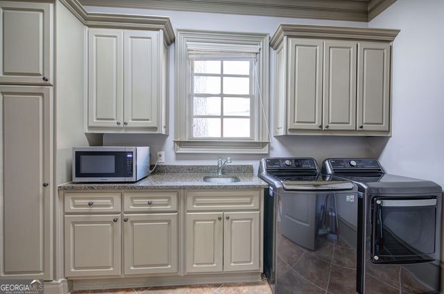 4076 Peachtree Dunwoody Road NE, Atlanta, GA 30342