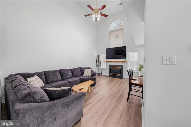 73 HEARTHSTONE LN, Marlton, NJ 08053