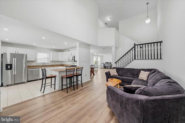 73 HEARTHSTONE LN, Marlton, NJ 08053