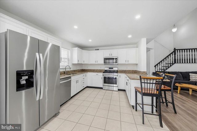 73 HEARTHSTONE LN, Marlton, NJ 08053