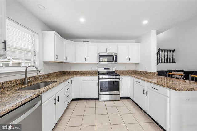 73 HEARTHSTONE LN, Marlton, NJ 08053
