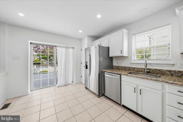 73 HEARTHSTONE LN, Marlton, NJ 08053