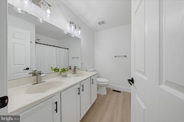 73 HEARTHSTONE LN, Marlton, NJ 08053