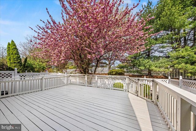 73 HEARTHSTONE LN, Marlton, NJ 08053