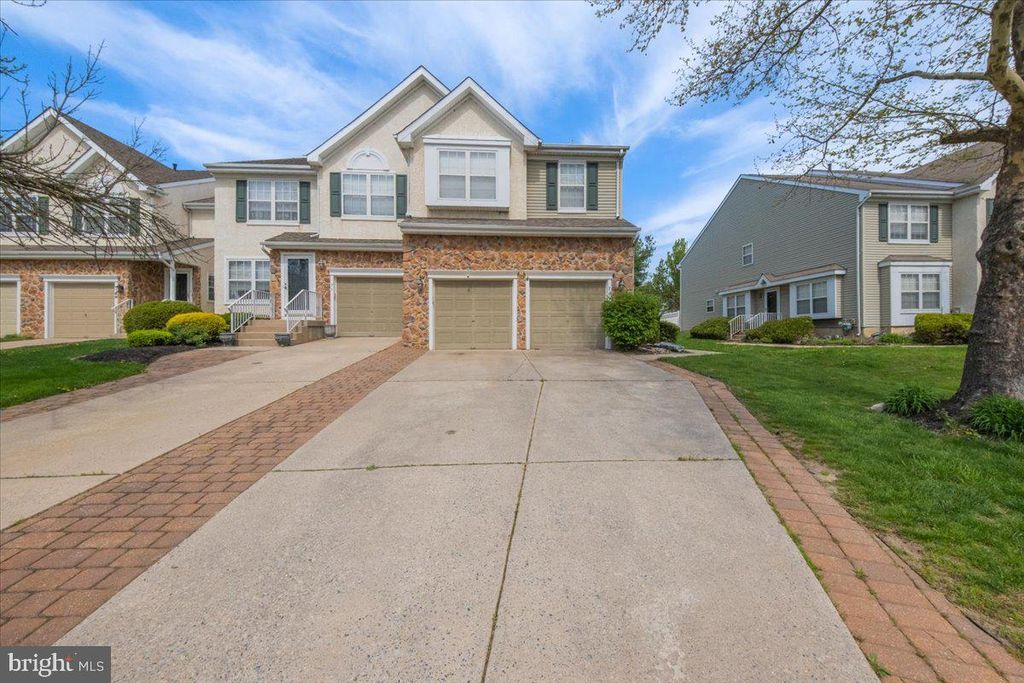 73 HEARTHSTONE LN, Marlton, NJ 08053