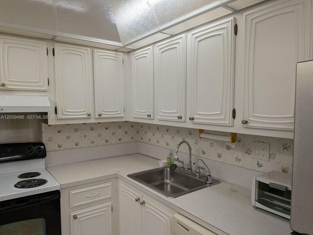 3821 Environ Boulevard 406, Lauderhill, FL 33319