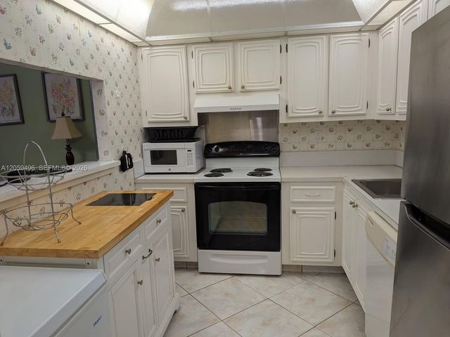 3821 Environ Boulevard 406, Lauderhill, FL 33319