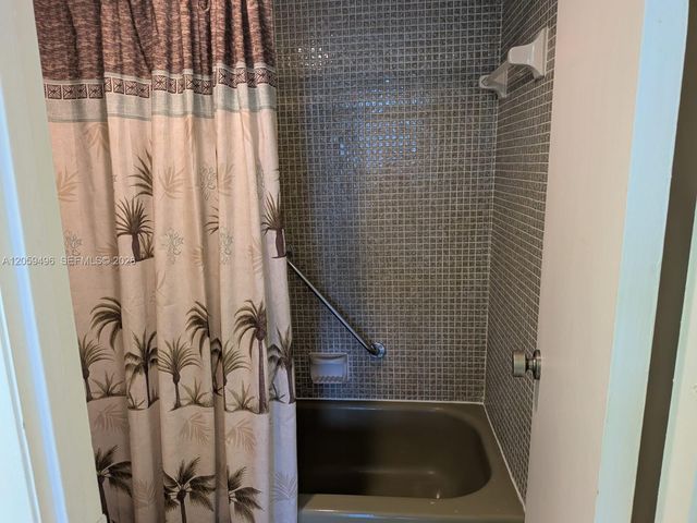 3821 Environ Boulevard 406, Lauderhill, FL 33319
