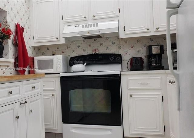 3821 Environ Boulevard 406, Lauderhill, FL 33319