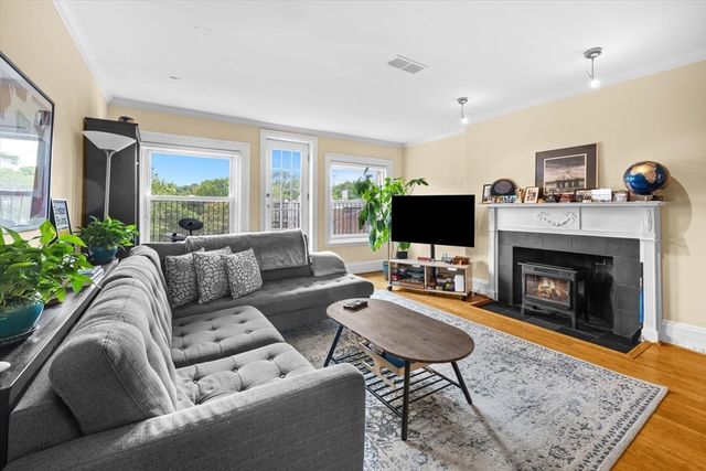 1757 Beacon 3, Brookline, MA 02445