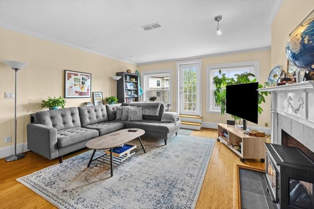 1757 Beacon 3, Brookline, MA 02445