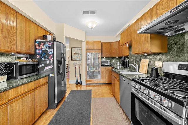 1757 Beacon 3, Brookline, MA 02445