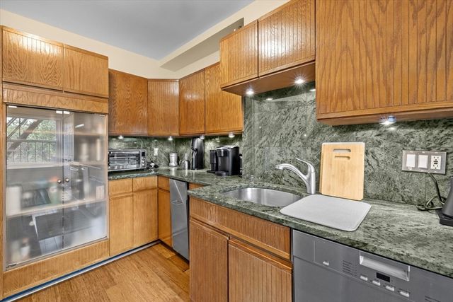 1757 Beacon 3, Brookline, MA 02445