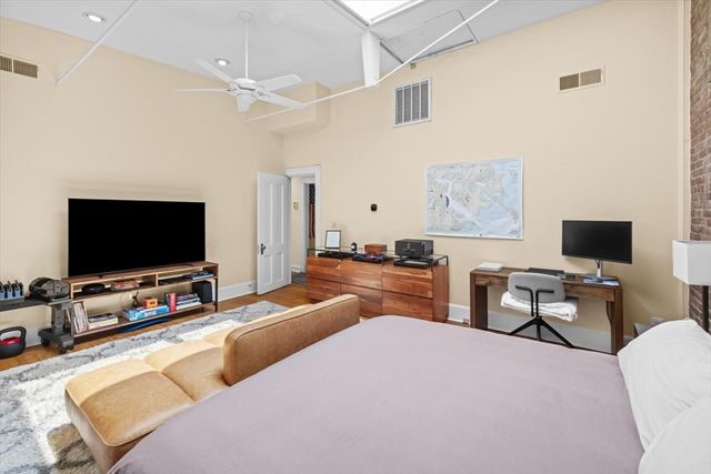 1757 Beacon 3, Brookline, MA 02445
