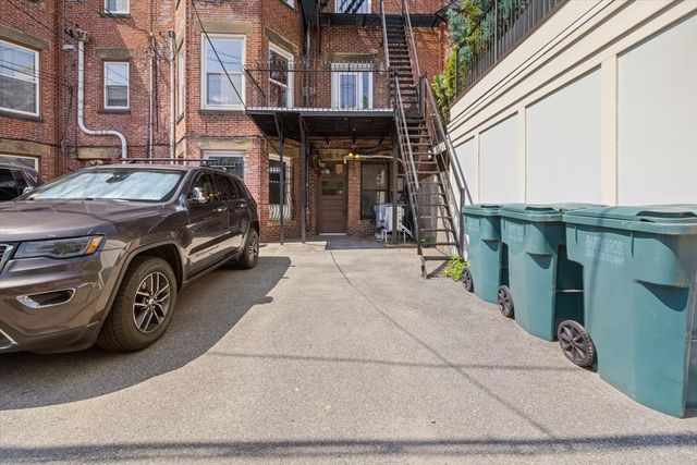 1757 Beacon 3, Brookline, MA 02445