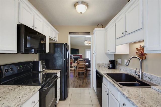 901 Glen Gate Circle, Kernersville, NC 27284