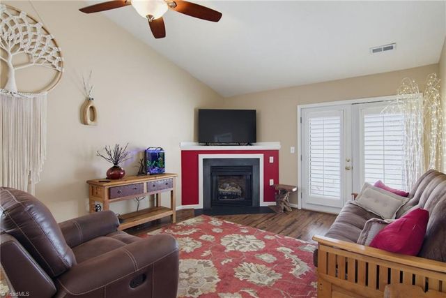 901 Glen Gate Circle, Kernersville, NC 27284