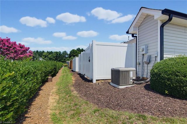 901 Glen Gate Circle, Kernersville, NC 27284