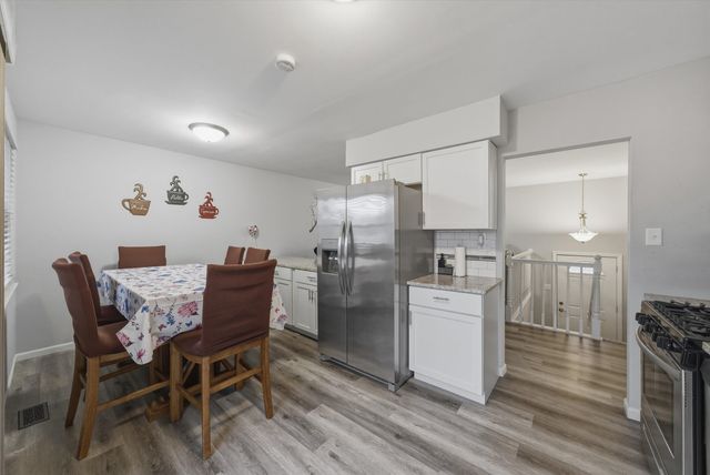 234 Malibu Drive, Bolingbrook, IL 60440