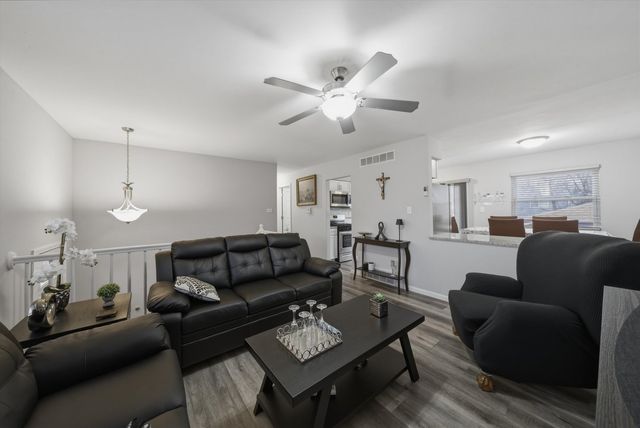 234 Malibu Drive, Bolingbrook, IL 60440