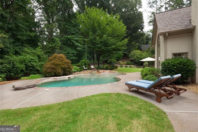 5825 Plantation Drive, Roswell, GA 30075