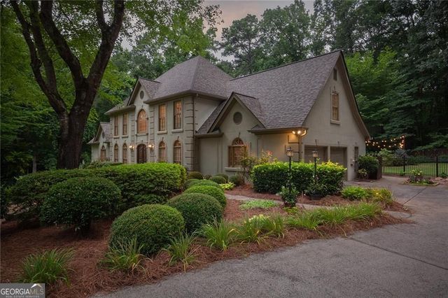 5825 Plantation Drive, Roswell, GA 30075
