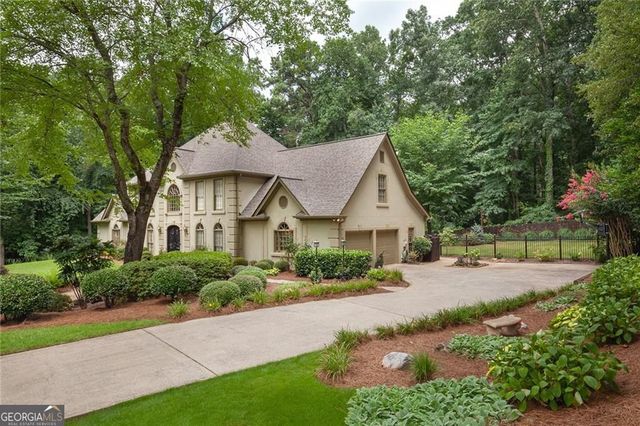 5825 Plantation Drive, Roswell, GA 30075