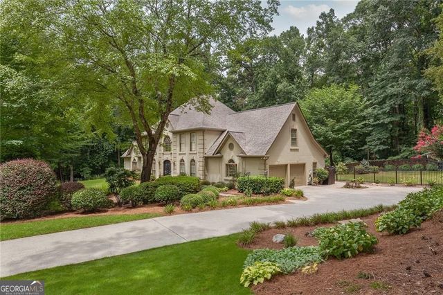 5825 Plantation Drive, Roswell, GA 30075