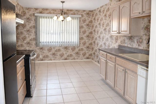 10 Oakwood Terrace 88, New Windsor, NY 12553