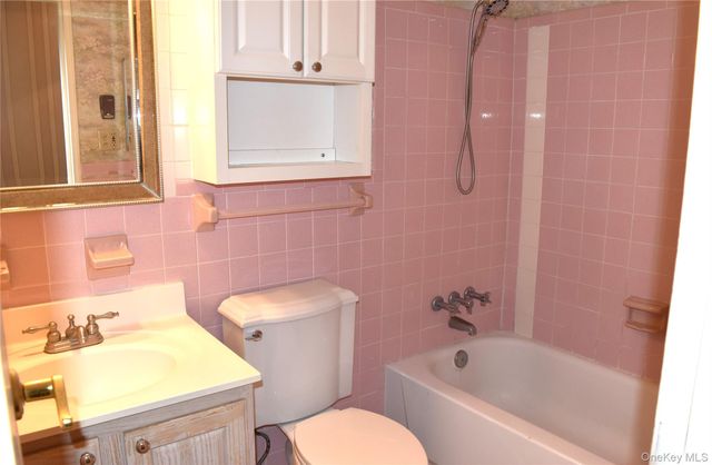 10 Oakwood Terrace 88, New Windsor, NY 12553