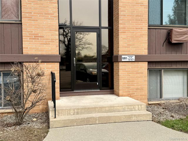 10 Oakwood Terrace 88, New Windsor, NY 12553